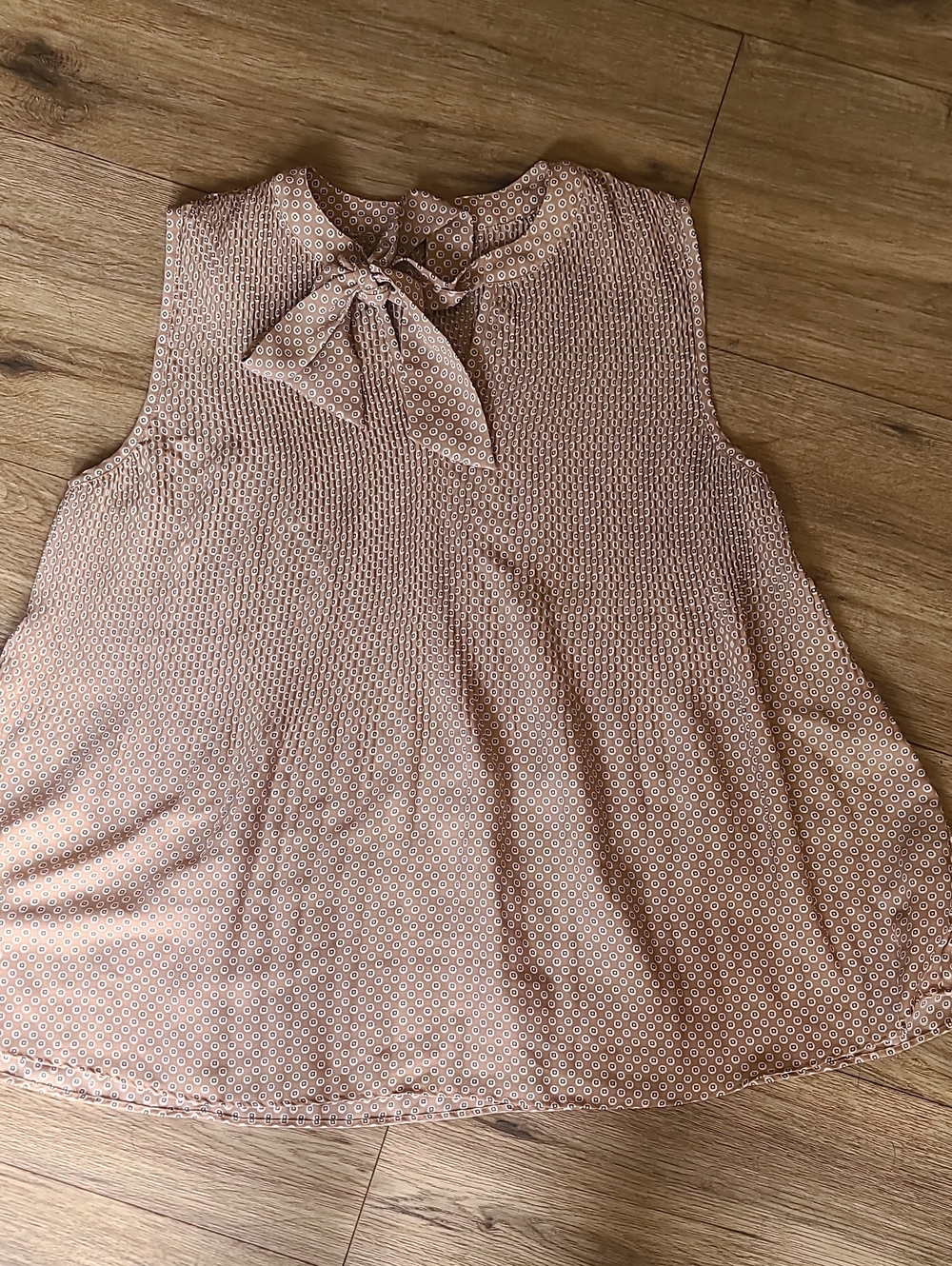 EUC adrianna Papell Sleeveless Tie Neck Blouse Large Stretchy
